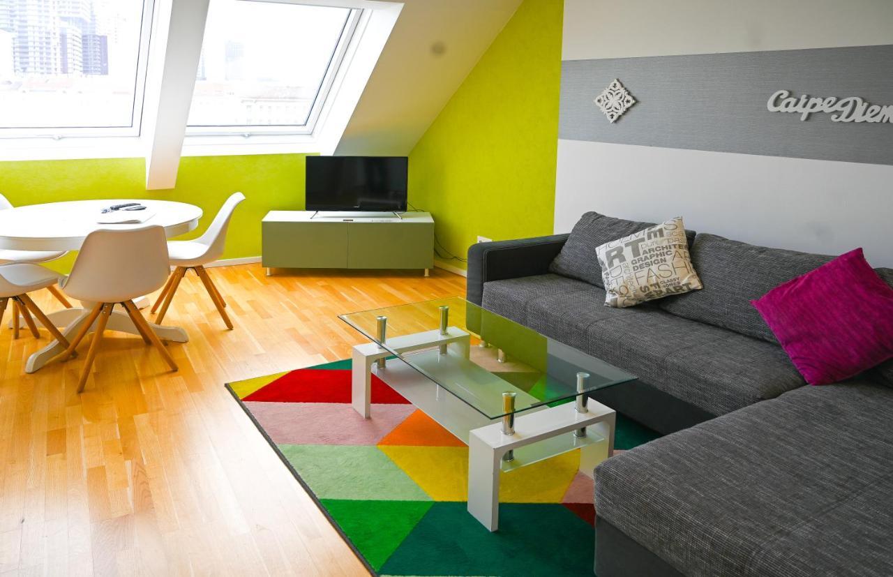 Bright Duplex Danube Canal * Wenen