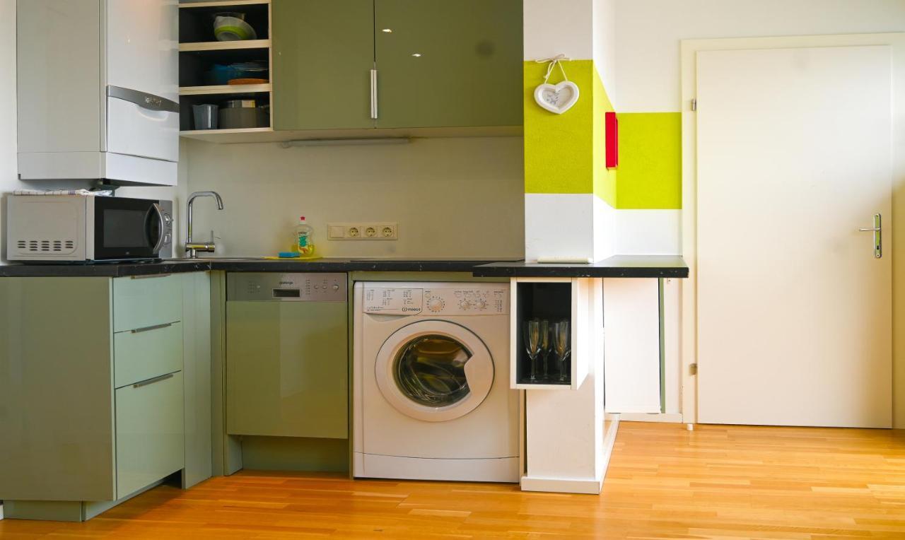 Bright Duplex Danube Canal Appartement