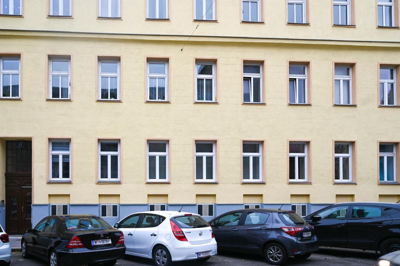 Bright Duplex Danube Canal Viena